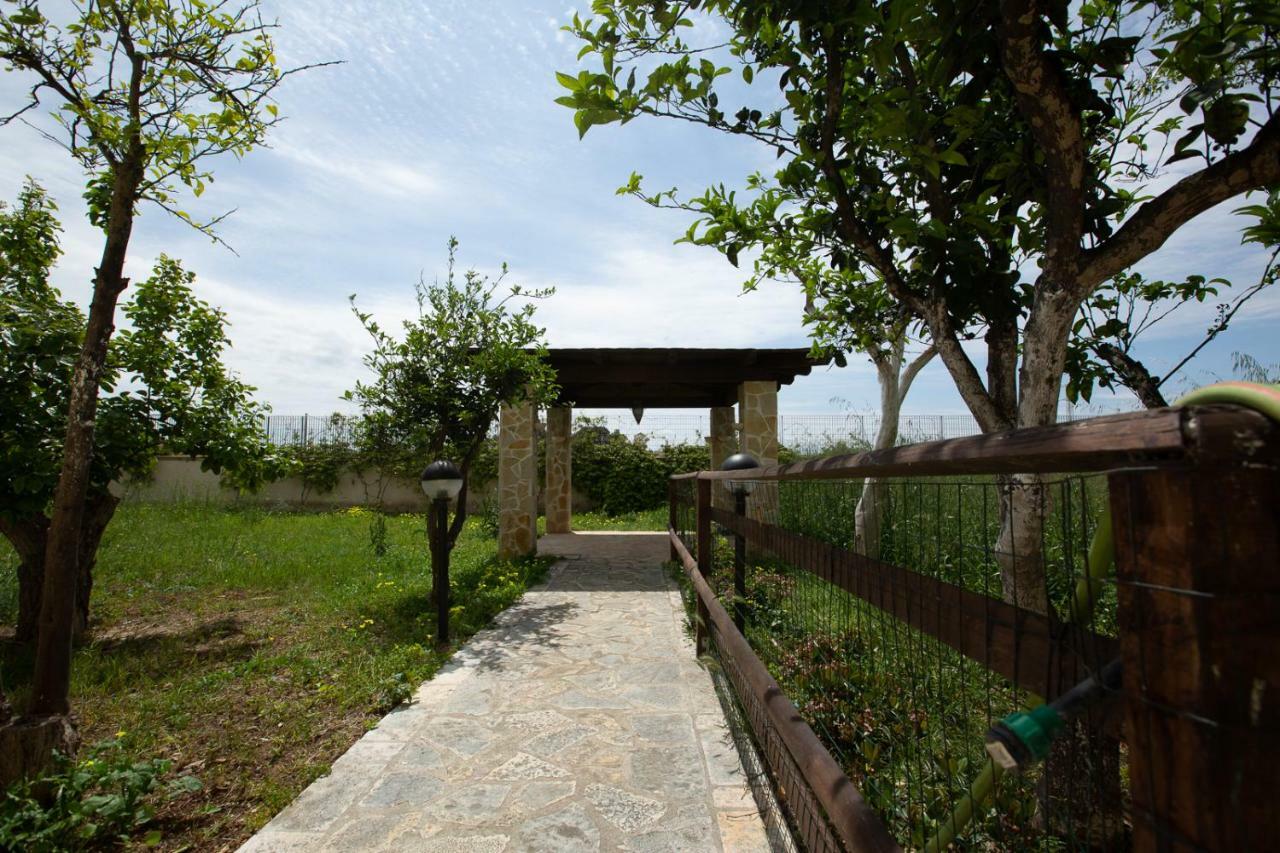 Villa Adele B&B Brindisi Bagian luar foto